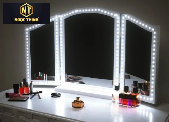 BÀN MAKEUP CÓ ĐÈN LED CAO CẤP